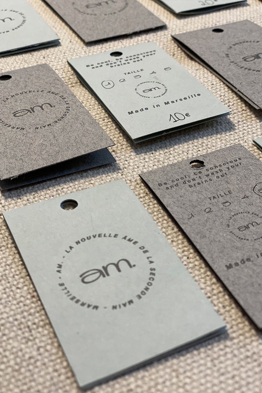 Création d'une marque de friperie et réalisation d'une collection de vêtements unisexes avec Benjamin Caron